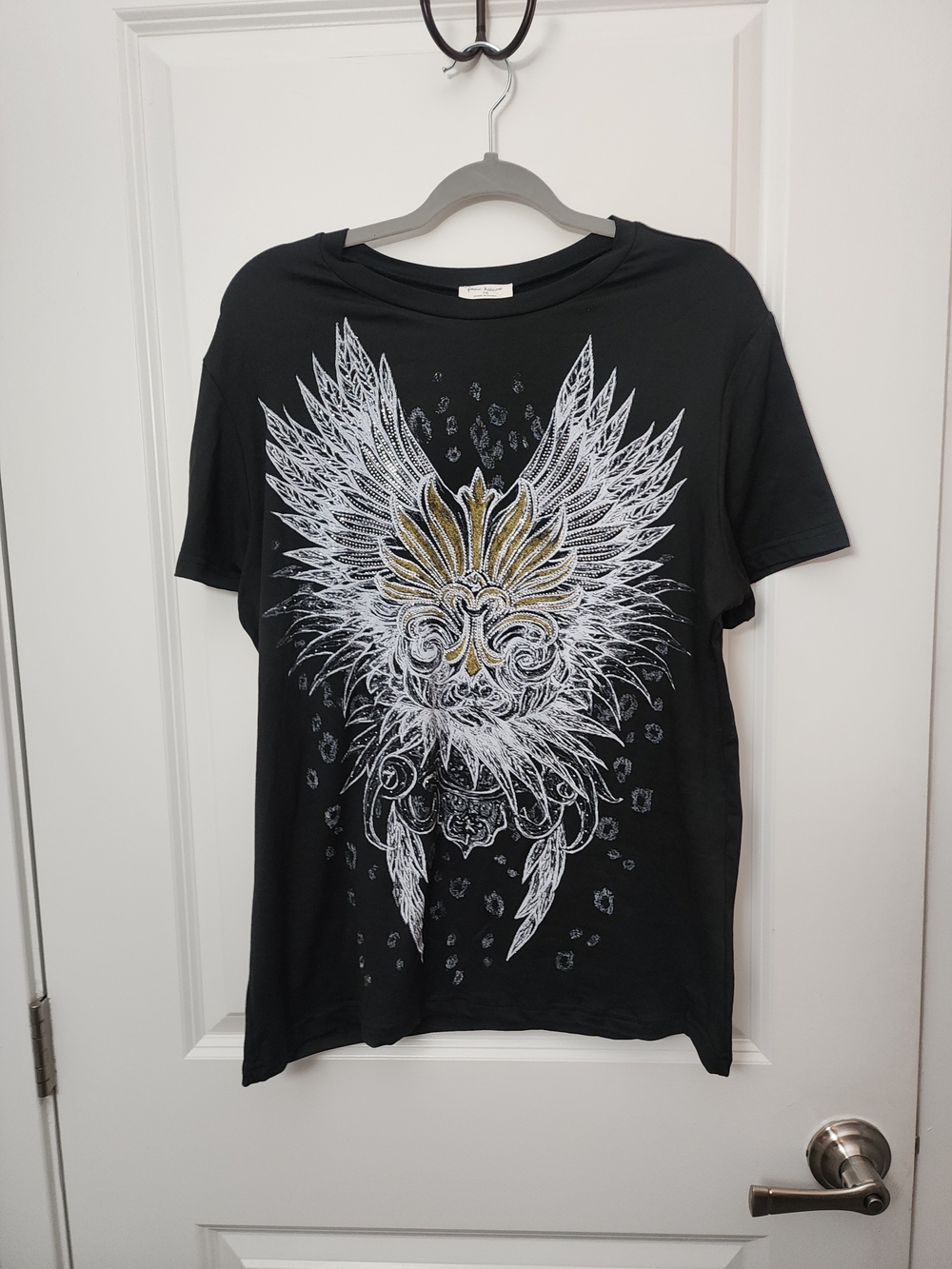 5/$30 Free Kisses Black Short-Sleeve Tee with Gold & White Wing Graphic